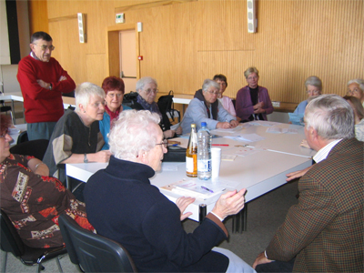 Straßburg, Oktober 2006: Eine Gruppe diskutiert noch in kleiner Runde weiter