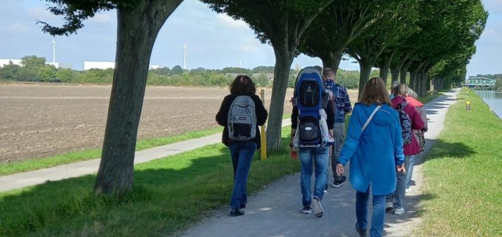 Helfen durch Wandern